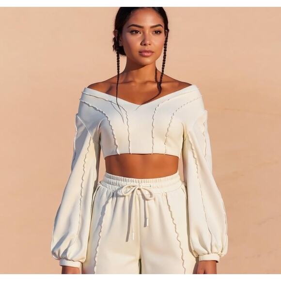 Oh Polly Tops - Oh Polly Cropped Bishop Sleeve V-neck Top Exposed Seams  Gym V-Neck Ivory Size 0